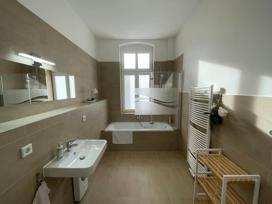 Lucky Stays Ls10 - Vollausstattung - Zentrum - Aufzug - Grosse Kueche - 2 Zimmer - Smart-Tv Magdeburg Bagian luar foto